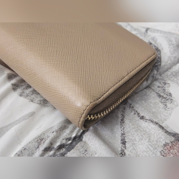 PRADA BEIGE SAFFIANO LEATHER ZIP AROUND WALLET Pre-loved - Picture 11 of 11